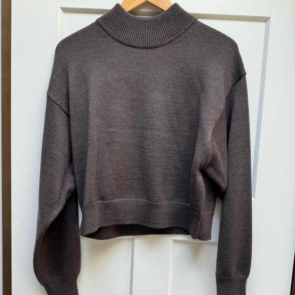 EUC Aritzia Wilfred free brand Brown Sweater size medium